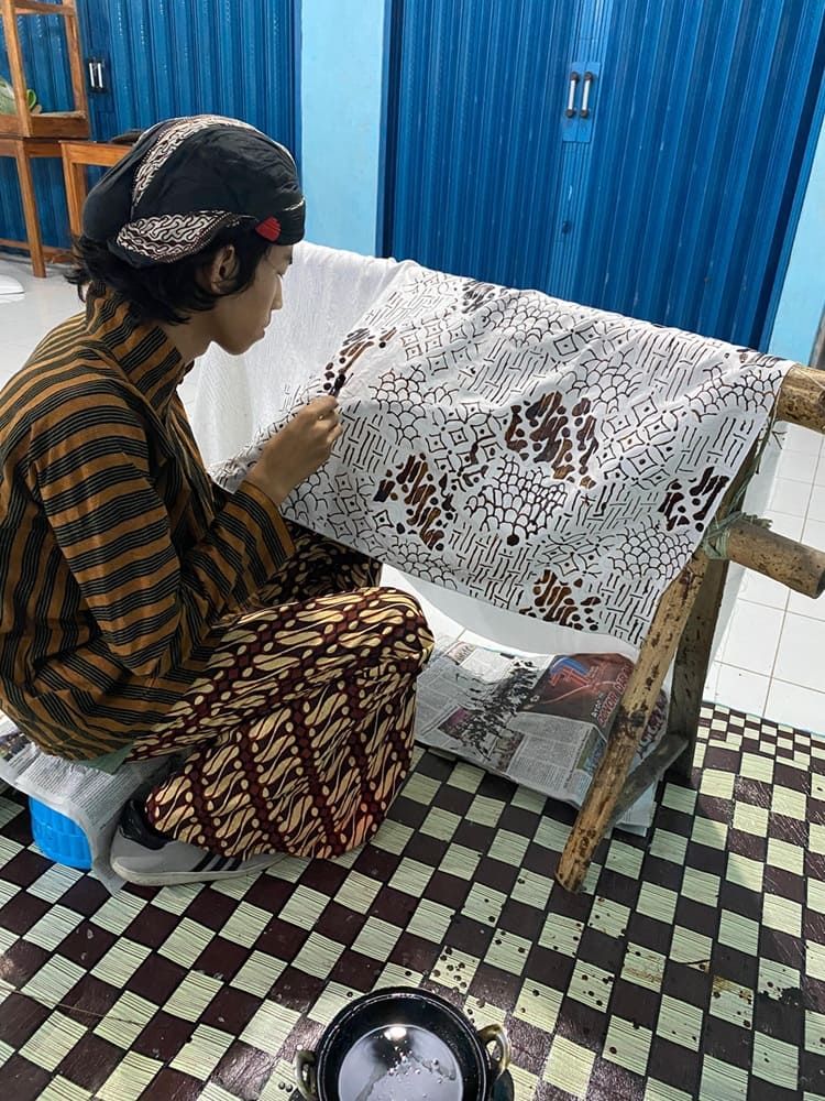 Seni Membatik sebagai Media Pengembangan Kreativitas Siswa