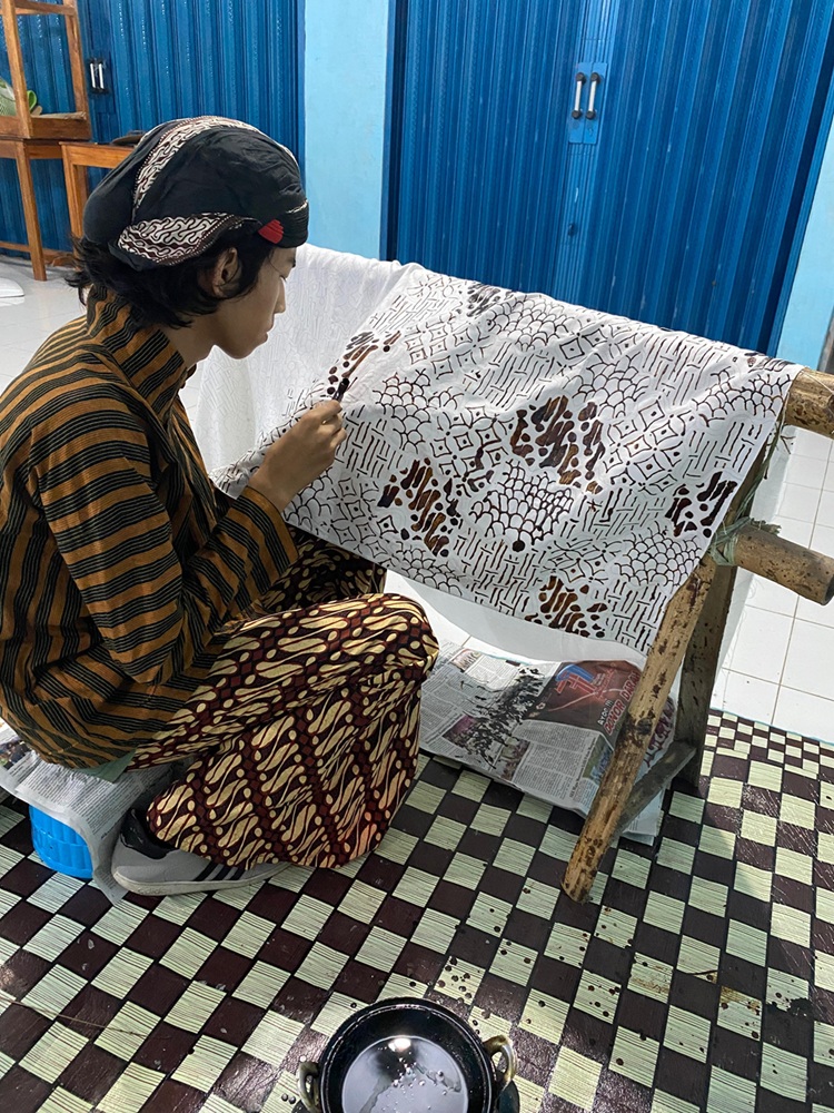 Membatik - SLB PGRI Sumbersari