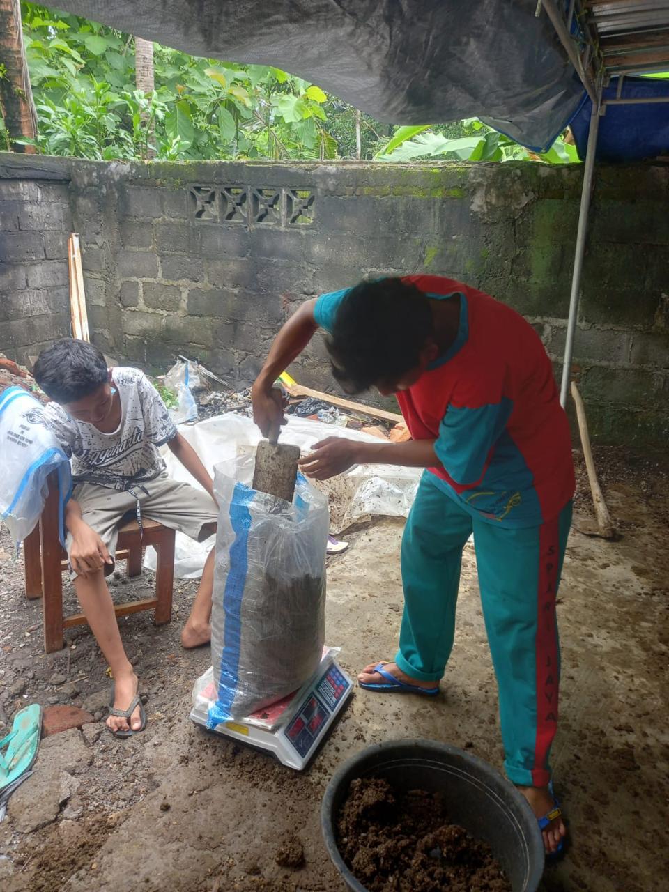 Kegiatan Pembuatan Pupuk 1