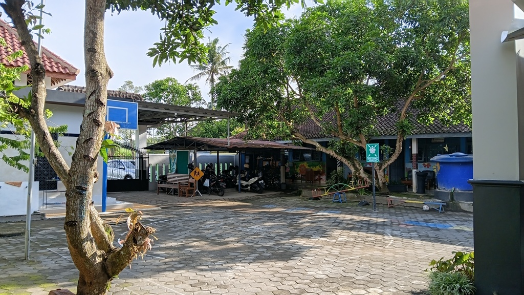 Halaman Sekolah